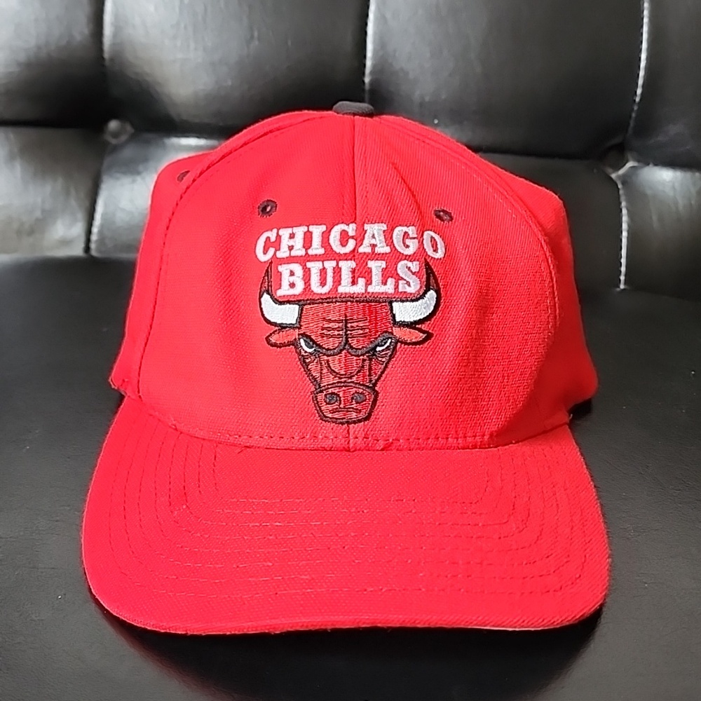 Vtg 90s Chicago Bulls Starter Starfit Baseball Hat Size 2 (7 ⅛ - 7 ⅜) Red Cap